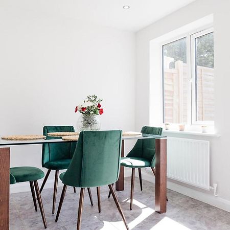 The Oval House By Silva Cmk Stylish House With Garden & Parking Eco-Serviced Accommodation Милтон-Кейнс Экстерьер фото
